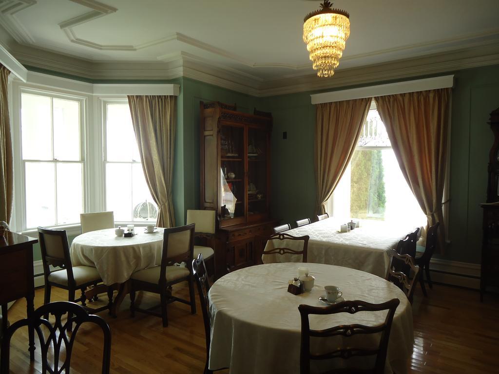 Governor'S Mansion Inn Miramichi Exterior photo